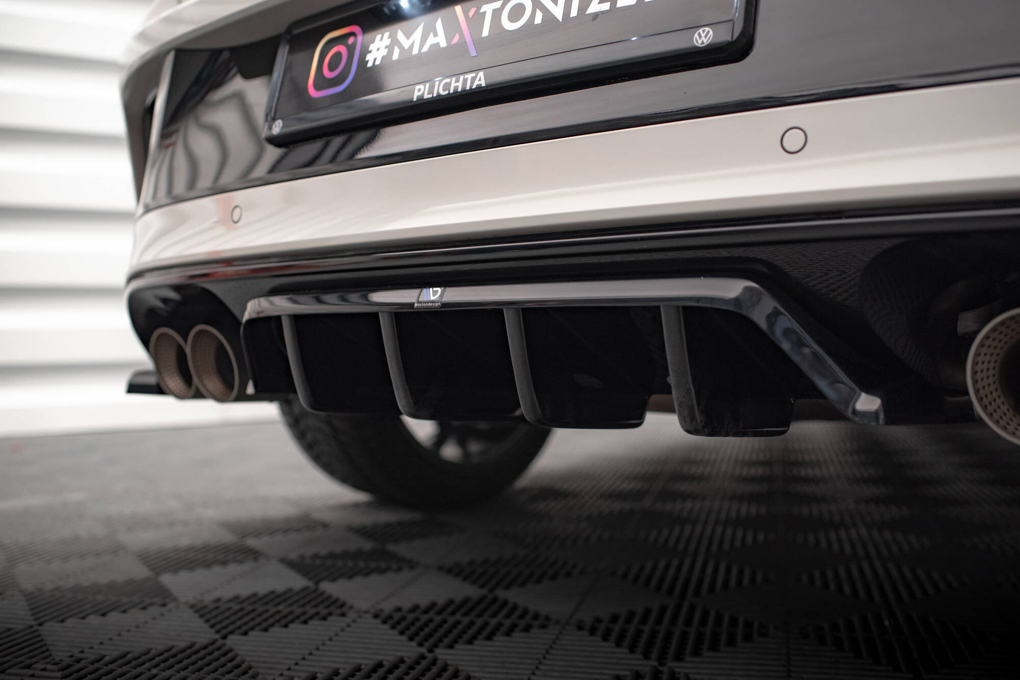 Maxton Design Mittlerer Diffusor Heck Ansatz DTM Look für Volkswagen T-Roc R Mk1 Facelift schwarz Hochglanz Maxton Design Mittlerer Diffusor Heck Ansatz DTM Look für Volkswagen T-Roc R Mk1 Facelift schwarz Hochglanz