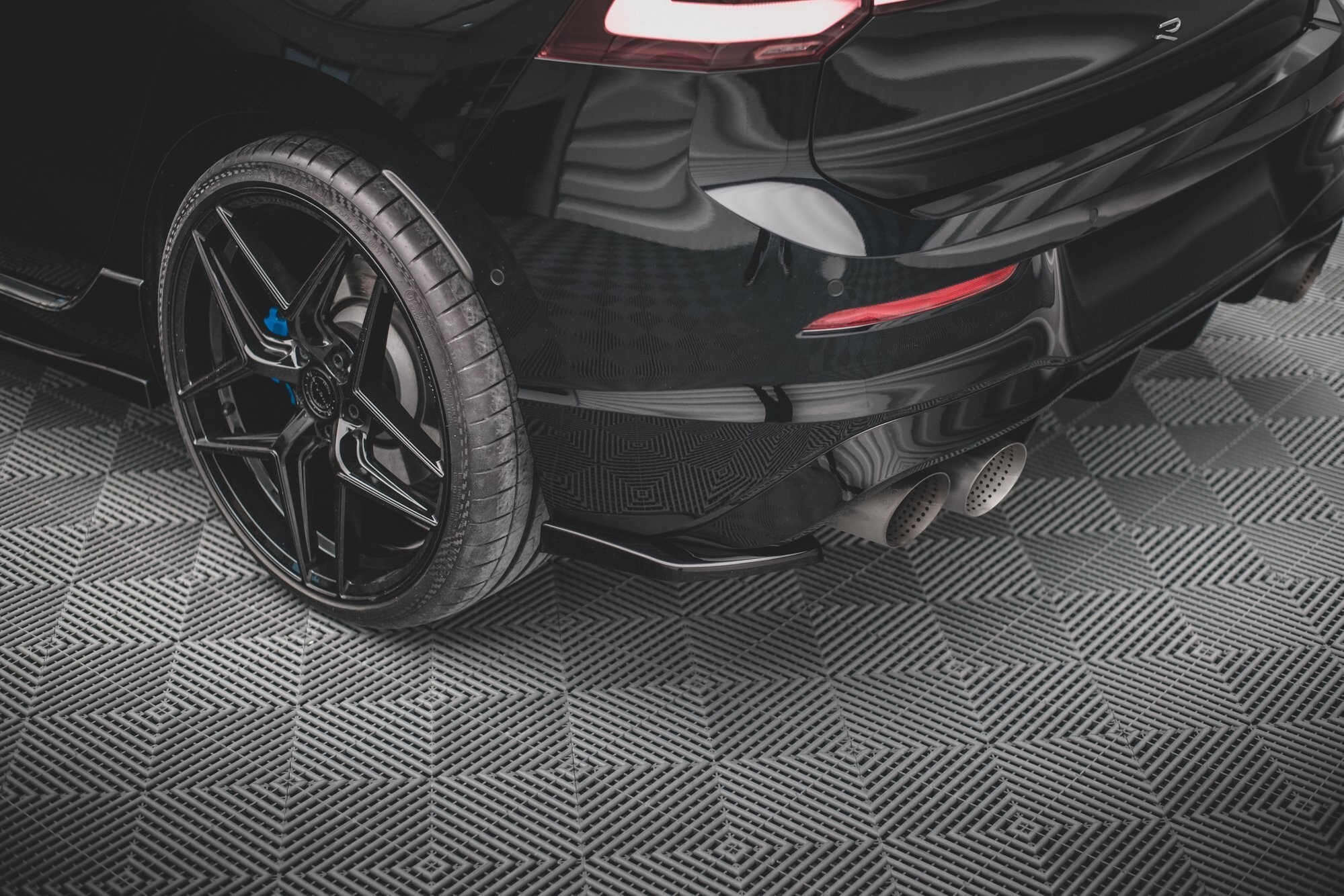 Maxton Design Heck Ansatz Flaps Diffusor V.2 für Volkswagen Golf R Mk8 schwarz Hochglanz Maxton Design Heck Ansatz Flaps Diffusor V.2 für Volkswagen Golf R Mk8 schwarz Hochglanz