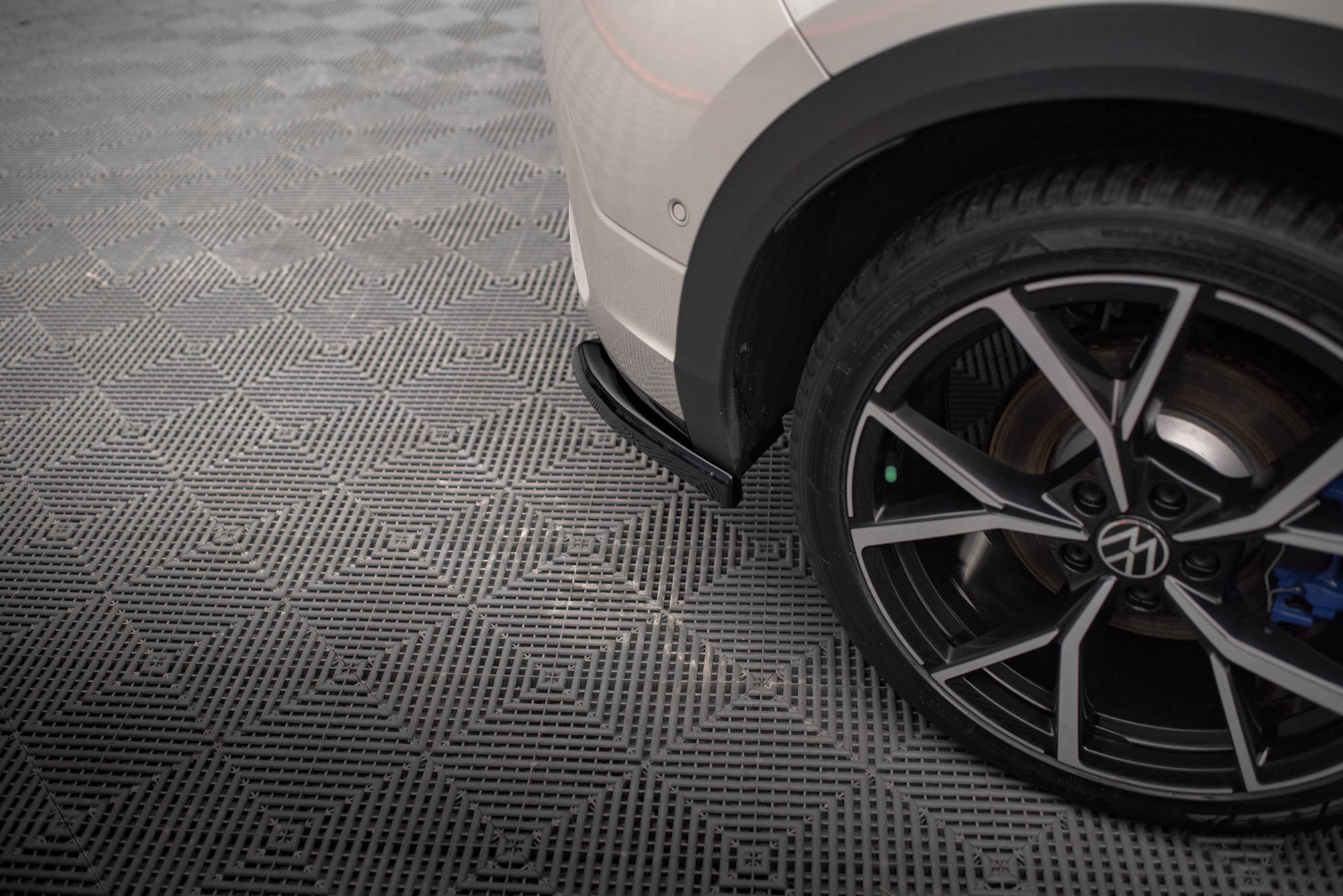 Maxton Design Heck Ansatz Flaps Diffusor für Volkswagen T-Roc R Mk1 Facelift schwarz Hochglanz Maxton Design Heck Ansatz Flaps Diffusor für Volkswagen T-Roc R Mk1 Facelift schwarz Hochglanz