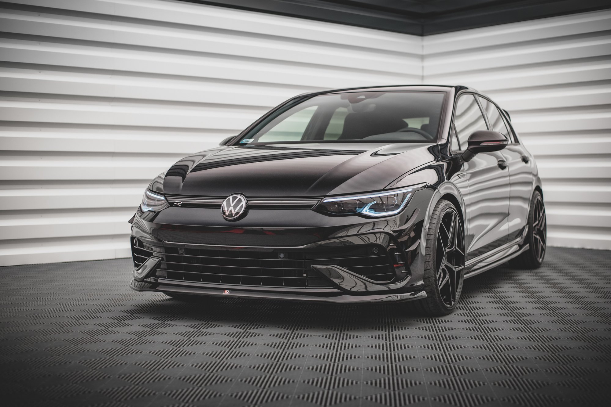 Maxton Design Front Ansatz V.5 für Volkswagen Golf R Mk8 schwarz Hochglanz Maxton Design Front Ansatz V.5 für Volkswagen Golf R Mk8 schwarz Hochglanz