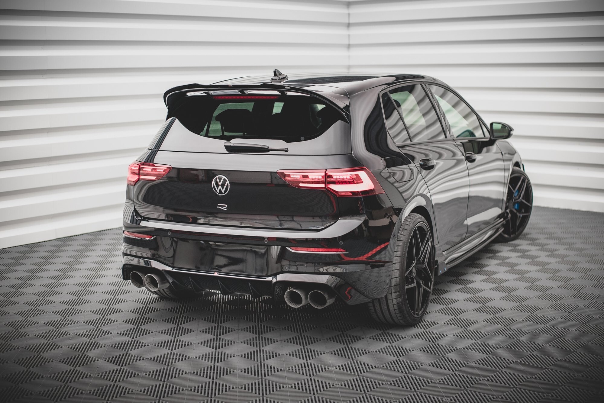Maxton Design Diffusor Heck Ansatz V.1 für Volkswagen Golf R Mk8 schwarz Hochglanz Maxton Design Diffusor Heck Ansatz V.1 für Volkswagen Golf R Mk8 schwarz Hochglanz