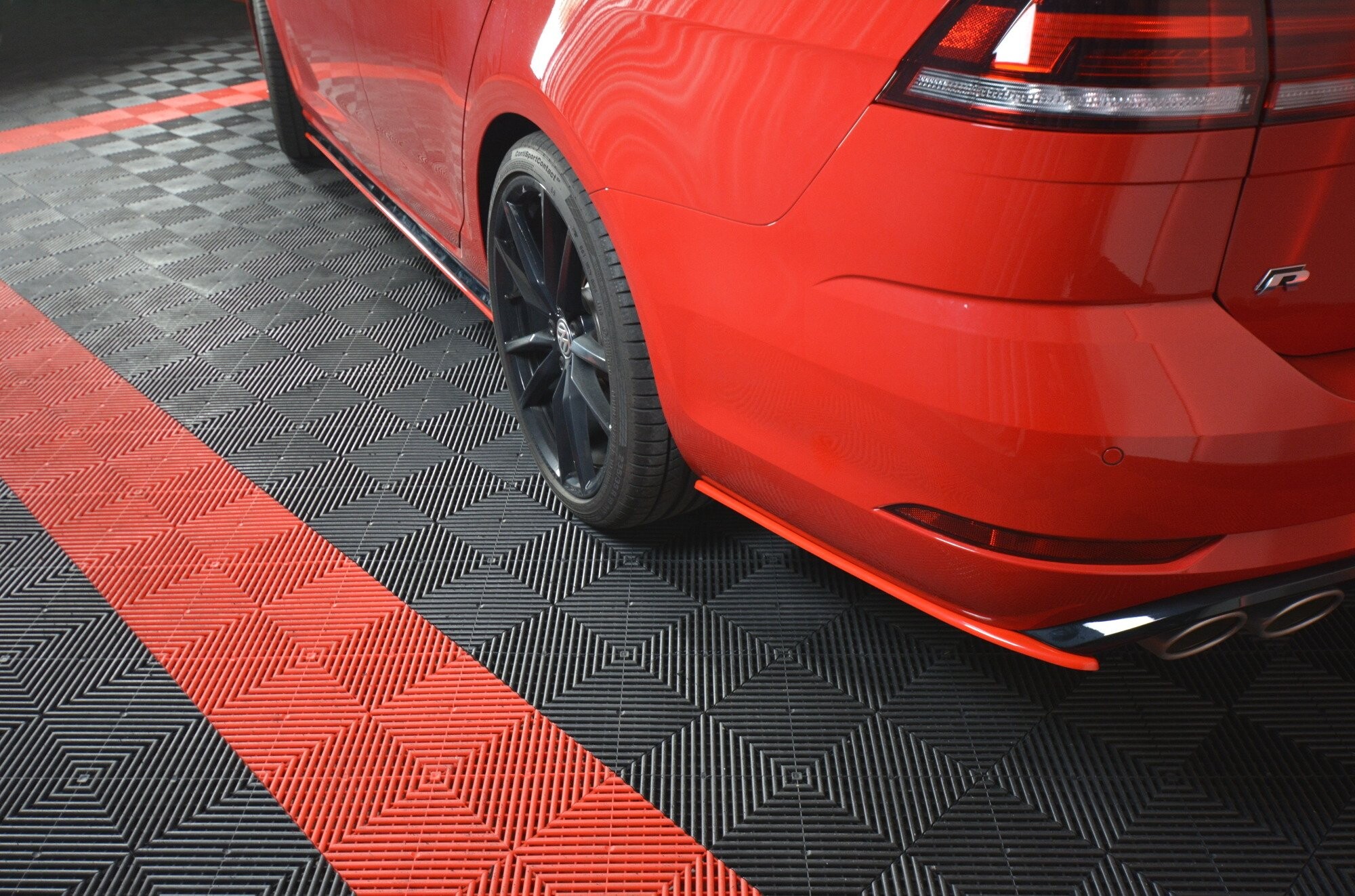 Maxton Design Heck Ansatz Flaps Diffusor V.2 für VW GOLF 7 R VARIANT FACELIFT  schwarz Hochglanz