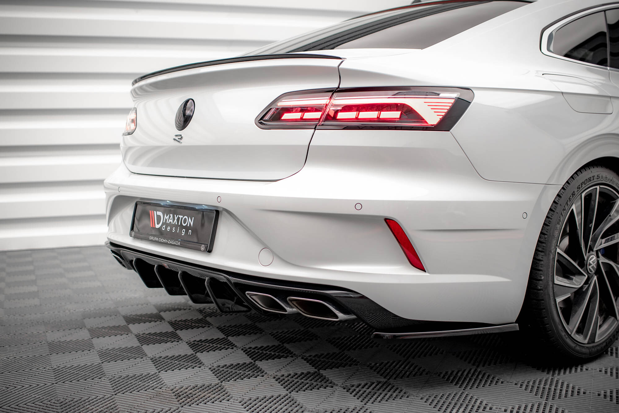 Maxton Design Heck Ansatz Flaps Diffusor für Volkswagen Arteon R schwarz Hochglanz Maxton Design Heck Ansatz Flaps Diffusor für Volkswagen Arteon R schwarz Hochglanz