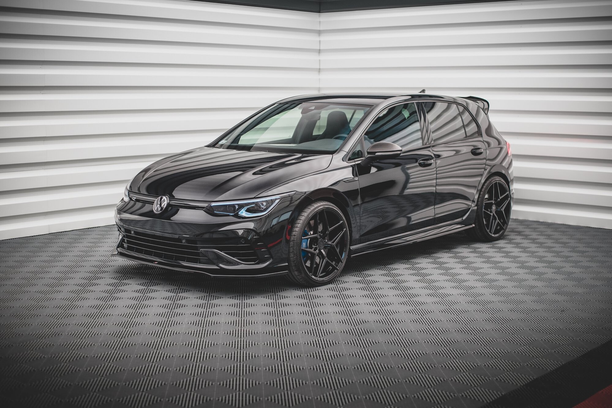 Maxton Design Front Ansatz V.3 für Volkswagen Golf R Mk8 schwarz Hochglanz Maxton Design Front Ansatz V.3 für Volkswagen Golf R Mk8 schwarz Hochglanz