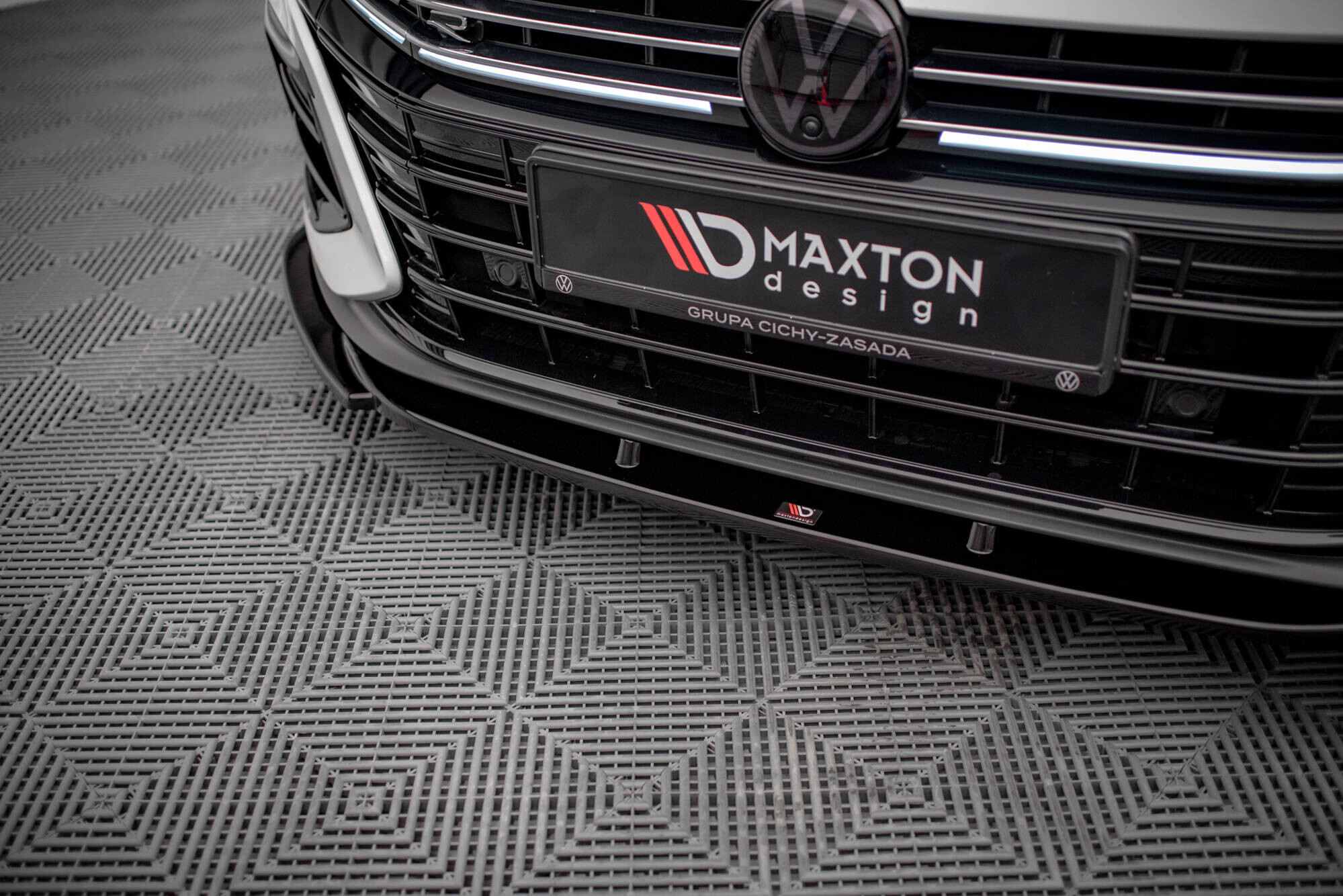 Maxton Design Front Ansatz V.1 für Volkswagen Arteon R schwarz Hochglanz Maxton Design Front Ansatz V.1 für Volkswagen Arteon R schwarz Hochglanz