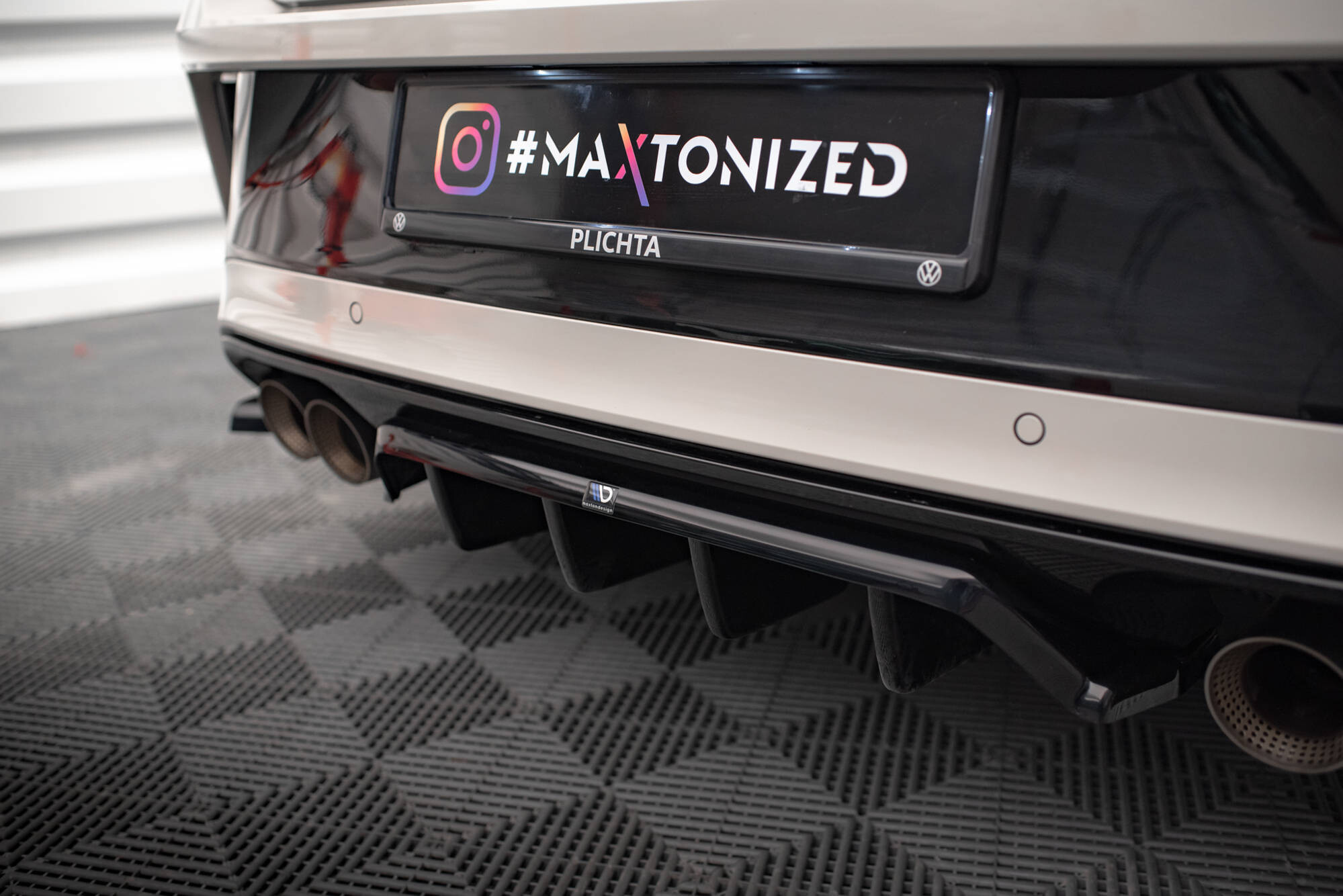 Maxton Design Mittlerer Diffusor Heck Ansatz DTM Look für Volkswagen T-Roc R Mk1 Facelift schwarz Hochglanz Maxton Design Mittlerer Diffusor Heck Ansatz DTM Look für Volkswagen T-Roc R Mk1 Facelift schwarz Hochglanz