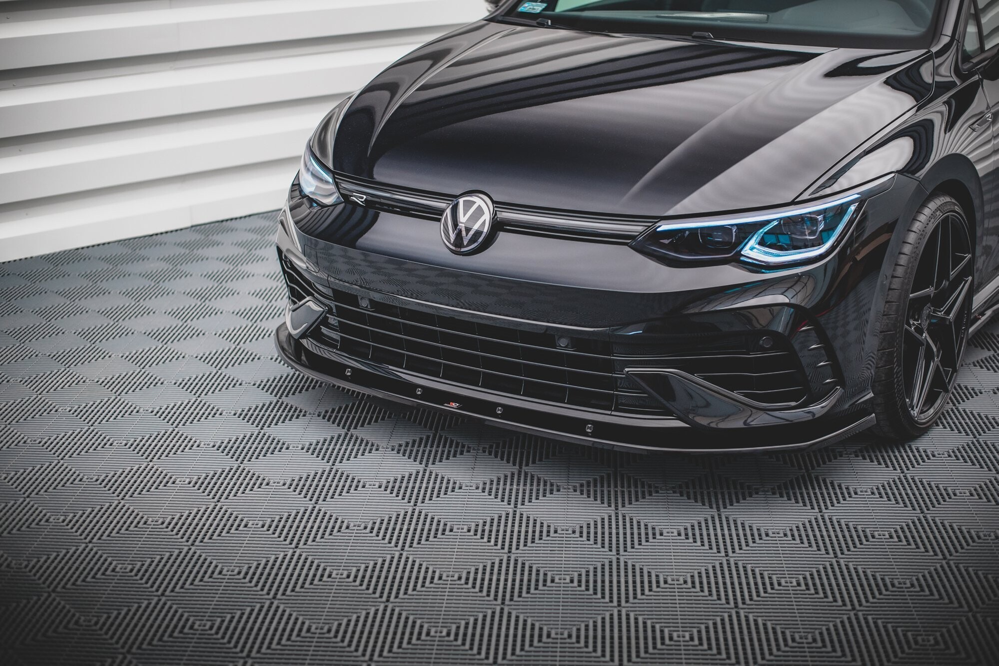 Maxton Design Front Ansatz V.1 für Volkswagen Golf R Mk8 schwarz Hochglanz Maxton Design Front Ansatz V.1 für Volkswagen Golf R Mk8 schwarz Hochglanz
