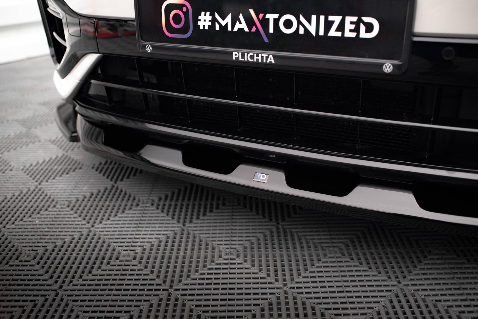 Maxton Design Front Ansatz V.2 für Volkswagen T-Roc R Mk1 Facelift schwarz Hochglanz Maxton Design Front Ansatz V.2 für Volkswagen T-Roc R Mk1 Facelift schwarz Hochglanz
