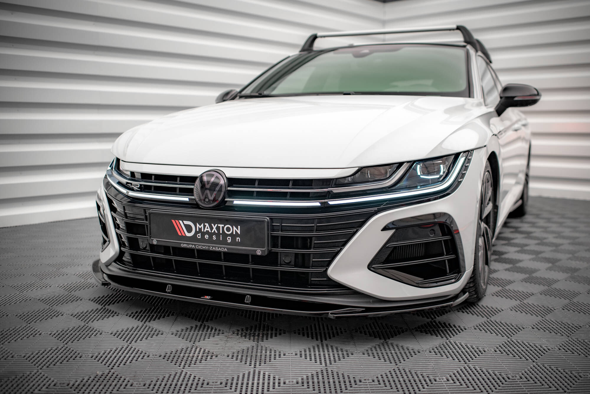 Maxton Design Front Ansatz V.1 für Volkswagen Arteon R schwarz Hochglanz Maxton Design Front Ansatz V.1 für Volkswagen Arteon R schwarz Hochglanz