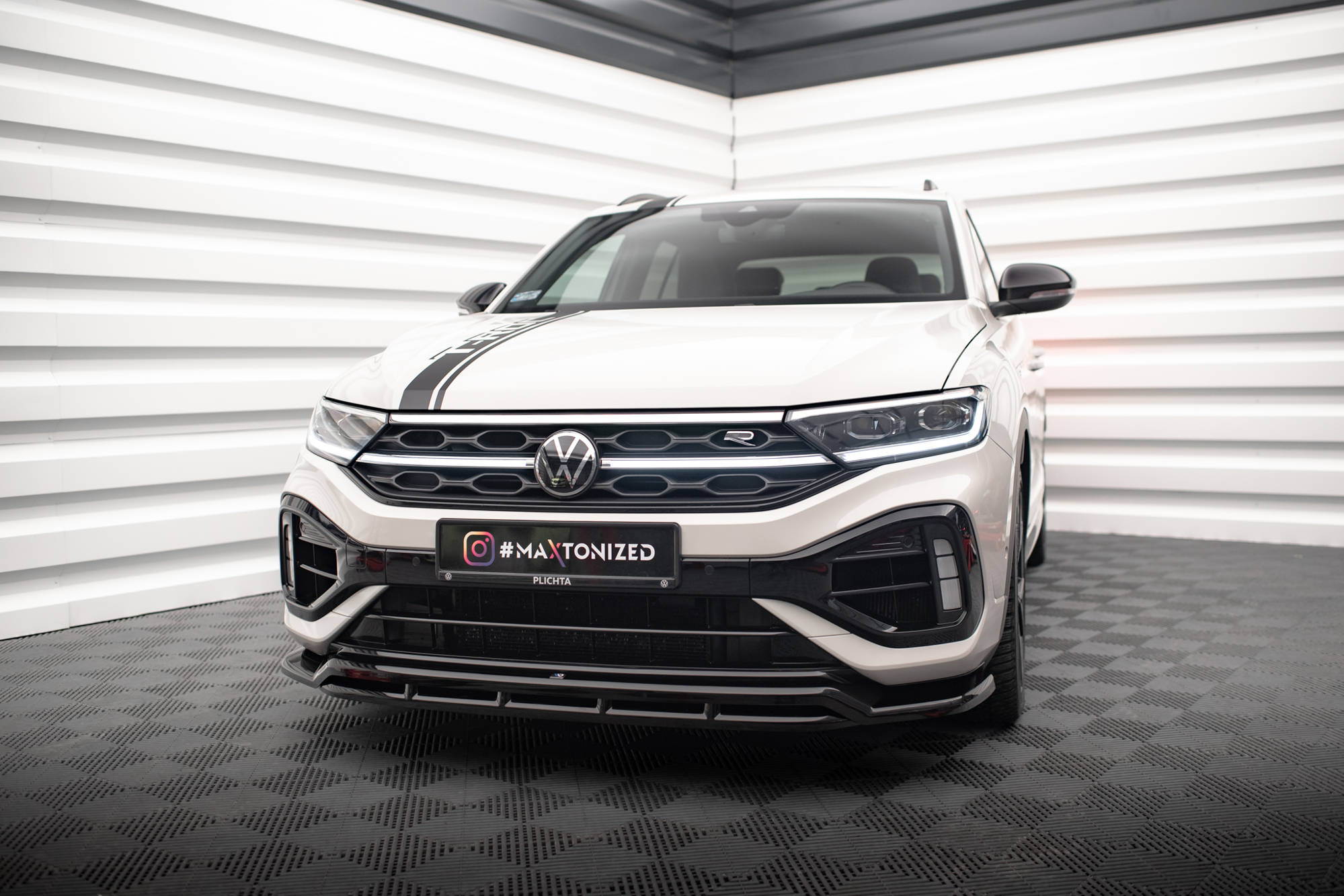 Maxton Design Front Ansatz V.1 für Volkswagen T-Roc R Mk1 Facelift schwarz Hochglanz Maxton Design Front Ansatz V.1 für Volkswagen T-Roc R Mk1 Facelift schwarz Hochglanz