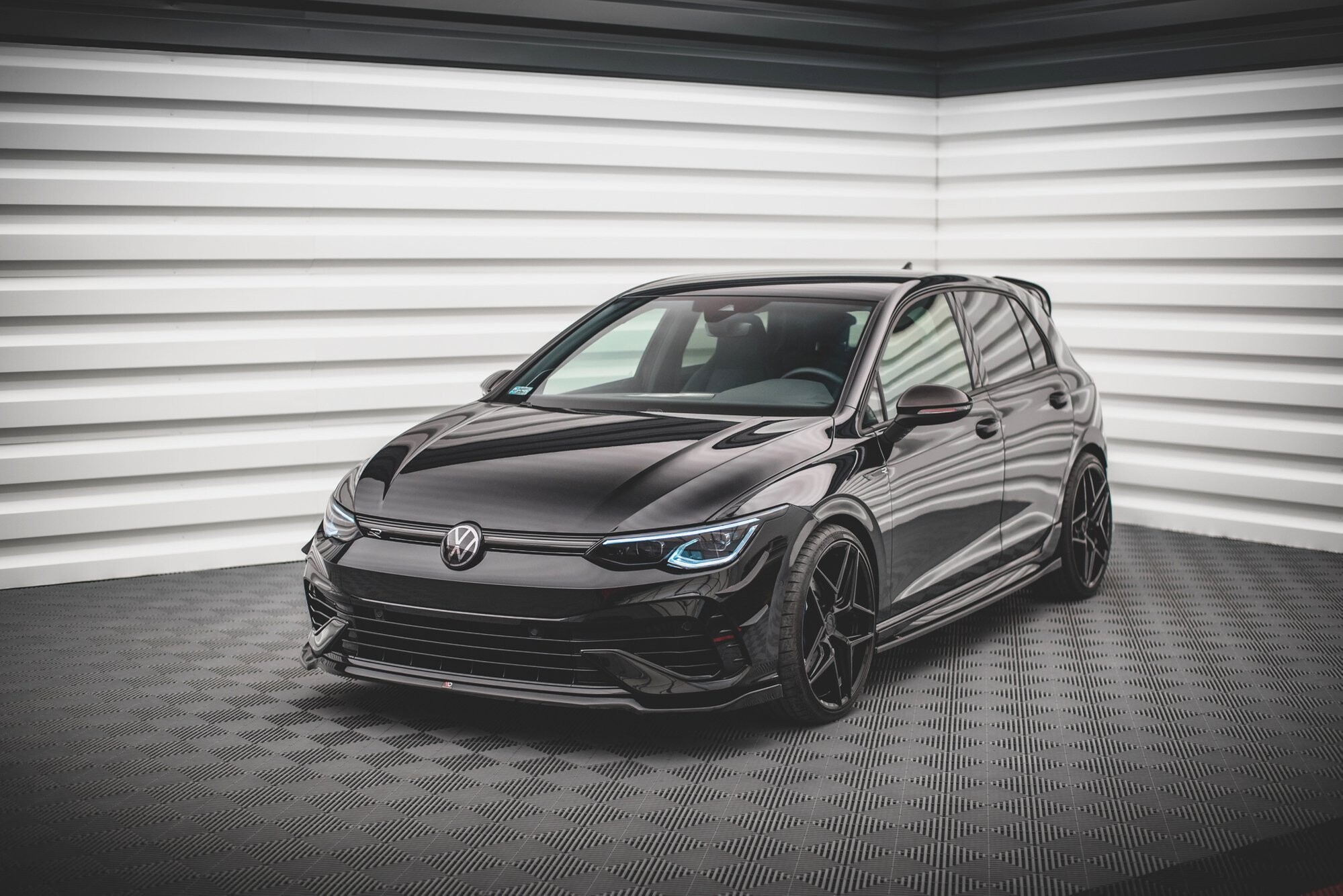 Maxton Design Front Ansatz V.6 für Volkswagen Golf R Mk8 schwarz Hochglanz Maxton Design Front Ansatz V.6 für Volkswagen Golf R Mk8 schwarz Hochglanz