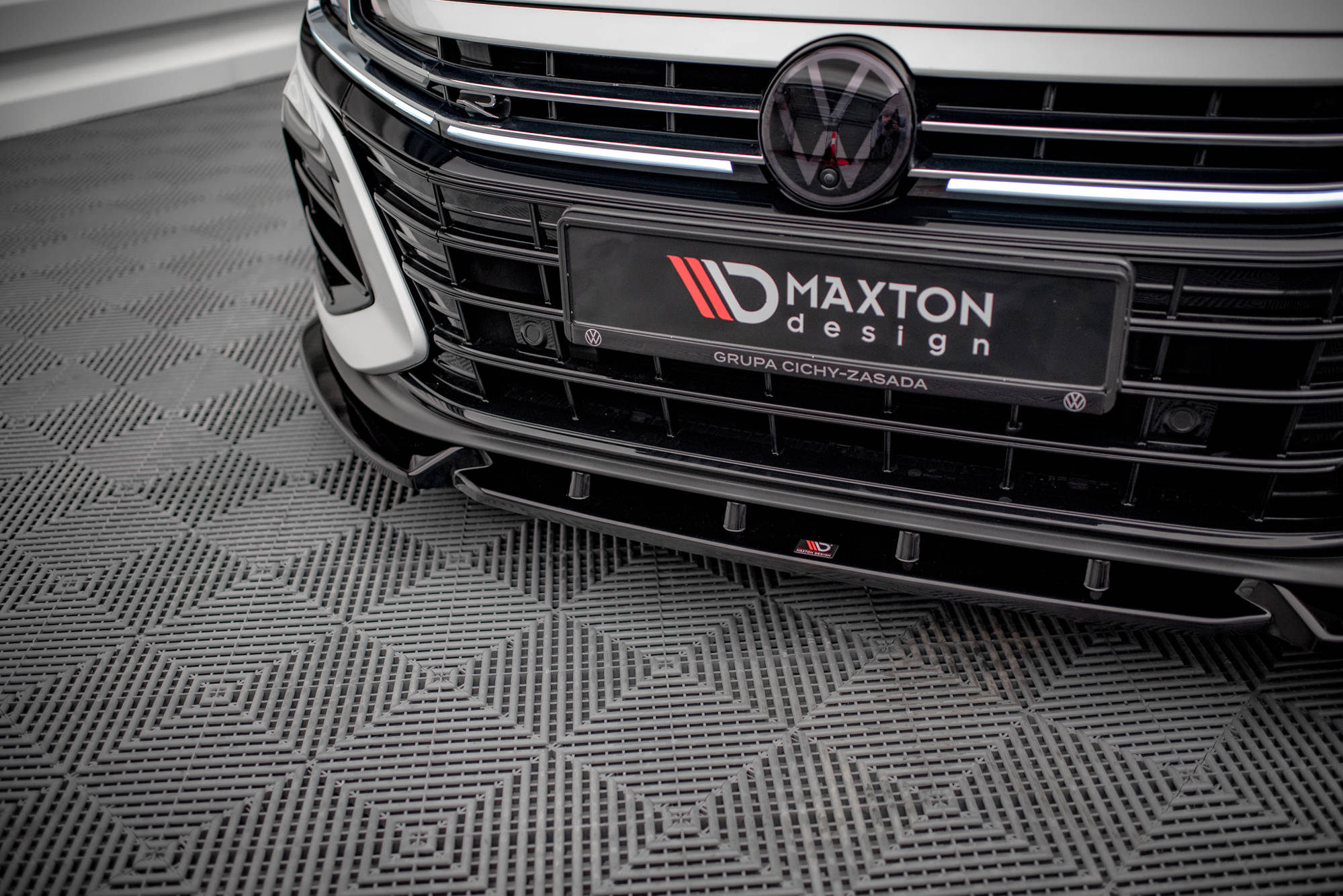 Maxton Design Front Ansatz V.2 für Volkswagen Arteon R schwarz Hochglanz Maxton Design Front Ansatz V.2 für Volkswagen Arteon R schwarz Hochglanz