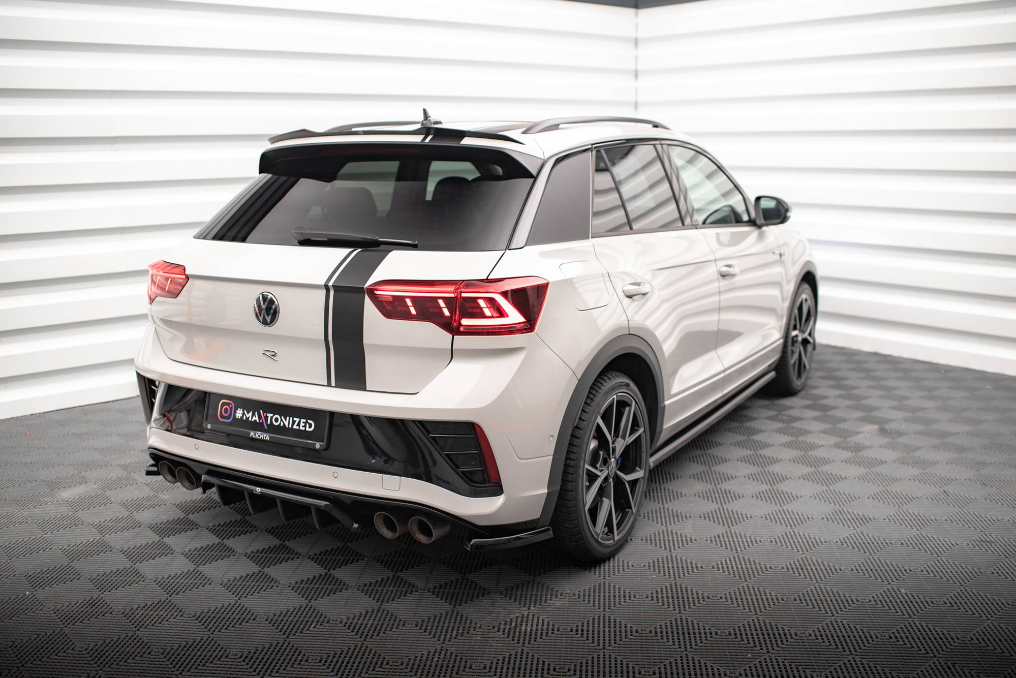 Maxton Design Heck Ansatz Flaps Diffusor für Volkswagen T-Roc R Mk1 Facelift schwarz Hochglanz Maxton Design Heck Ansatz Flaps Diffusor für Volkswagen T-Roc R Mk1 Facelift schwarz Hochglanz