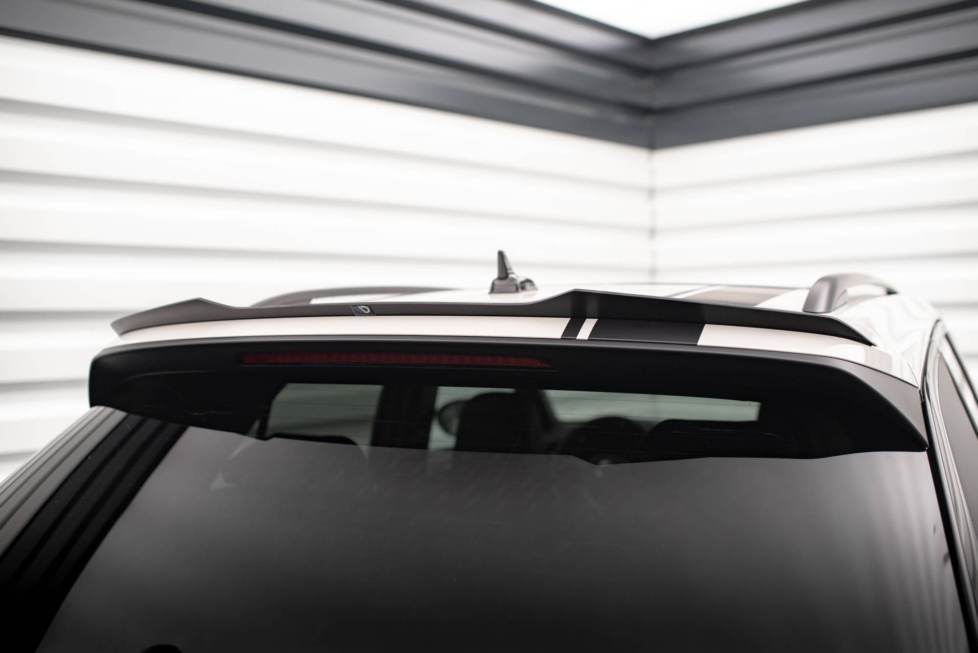 Maxton Design Spoiler CAP für Volkswagen T-Roc R Mk1 Facelift schwarz Hochglanz Maxton Design Spoiler CAP für Volkswagen T-Roc R Mk1 Facelift schwarz Hochglanz