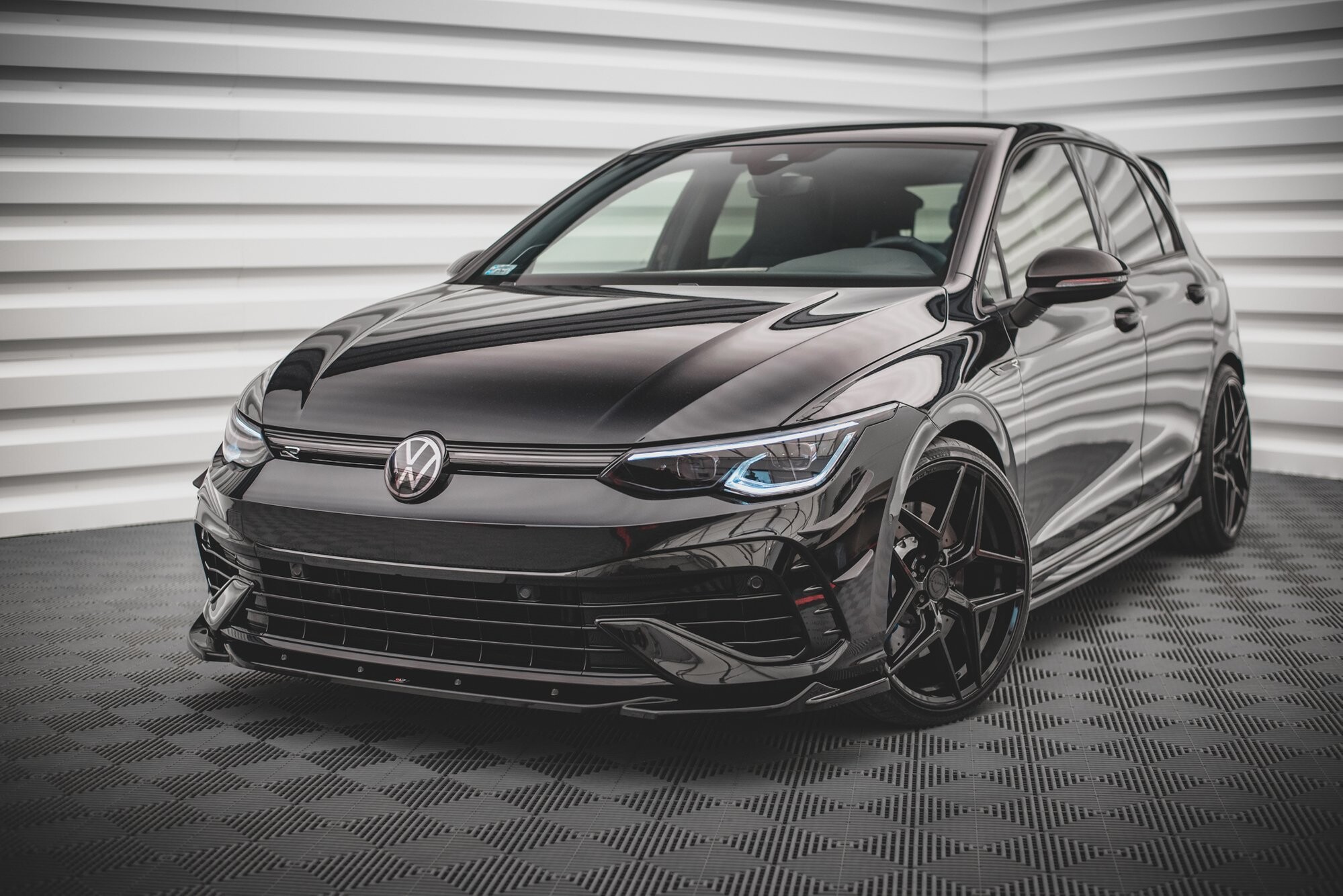 Maxton Design Front Ansatz V.4 für Volkswagen Golf R Mk8 schwarz Hochglanz Maxton Design Front Ansatz V.4 für Volkswagen Golf R Mk8 schwarz Hochglanz