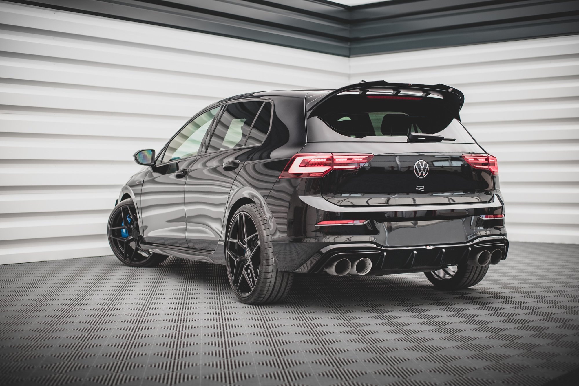 Maxton Design Diffusor Heck Ansatz V.2 für Volkswagen Golf R Mk8 schwarz Hochglanz Maxton Design Diffusor Heck Ansatz V.2 für Volkswagen Golf R Mk8 schwarz Hochglanz