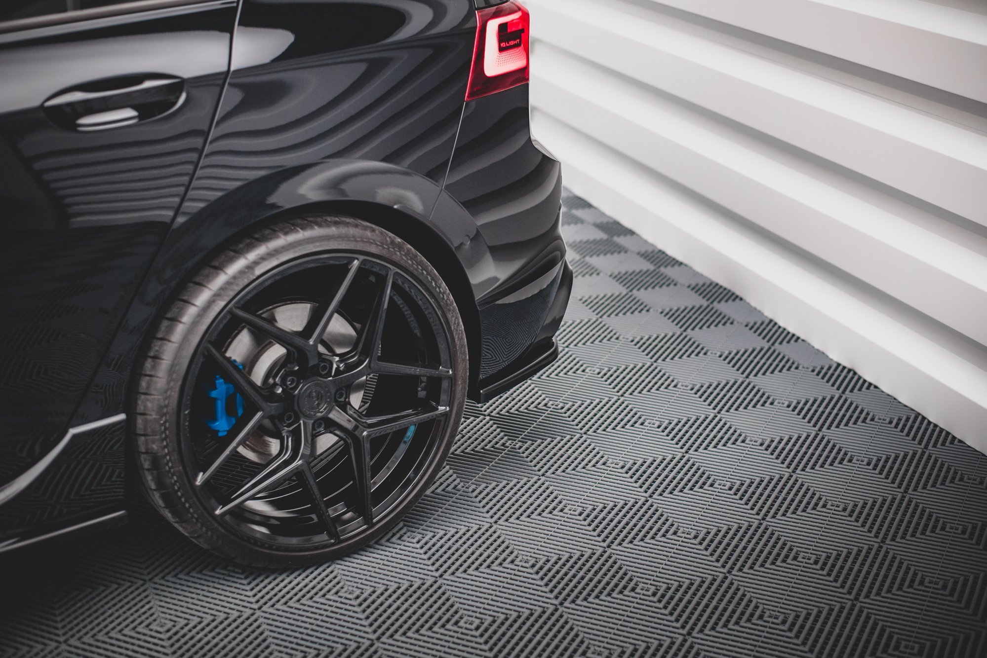 Maxton Design Heck Ansatz Flaps Diffusor V.1 für Volkswagen Golf R Mk8 schwarz Hochglanz Maxton Design Heck Ansatz Flaps Diffusor V.1 für Volkswagen Golf R Mk8 schwarz Hochglanz