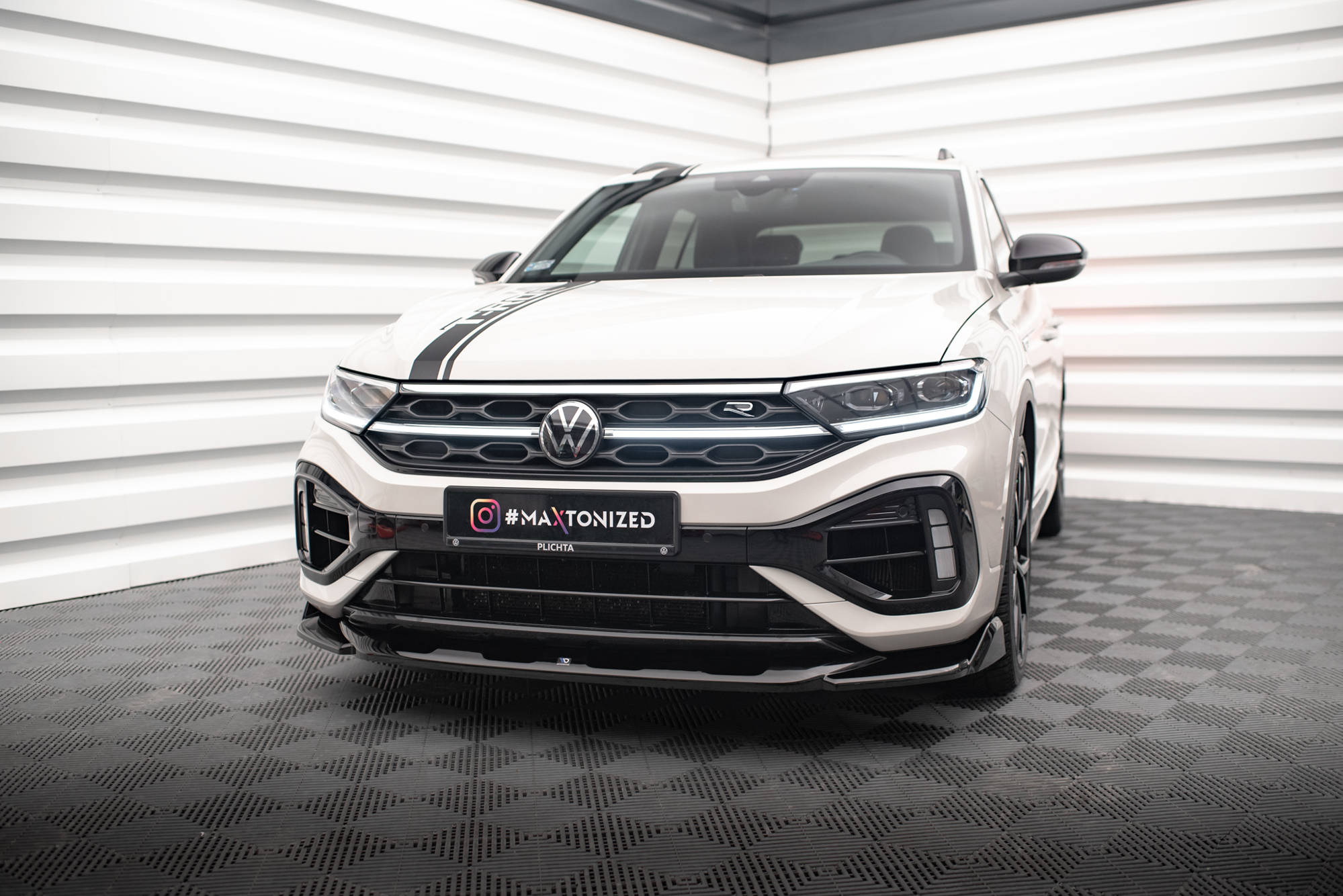 Maxton Design Front Ansatz V.2 für Volkswagen T-Roc R Mk1 Facelift schwarz Hochglanz Maxton Design Front Ansatz V.2 für Volkswagen T-Roc R Mk1 Facelift schwarz Hochglanz