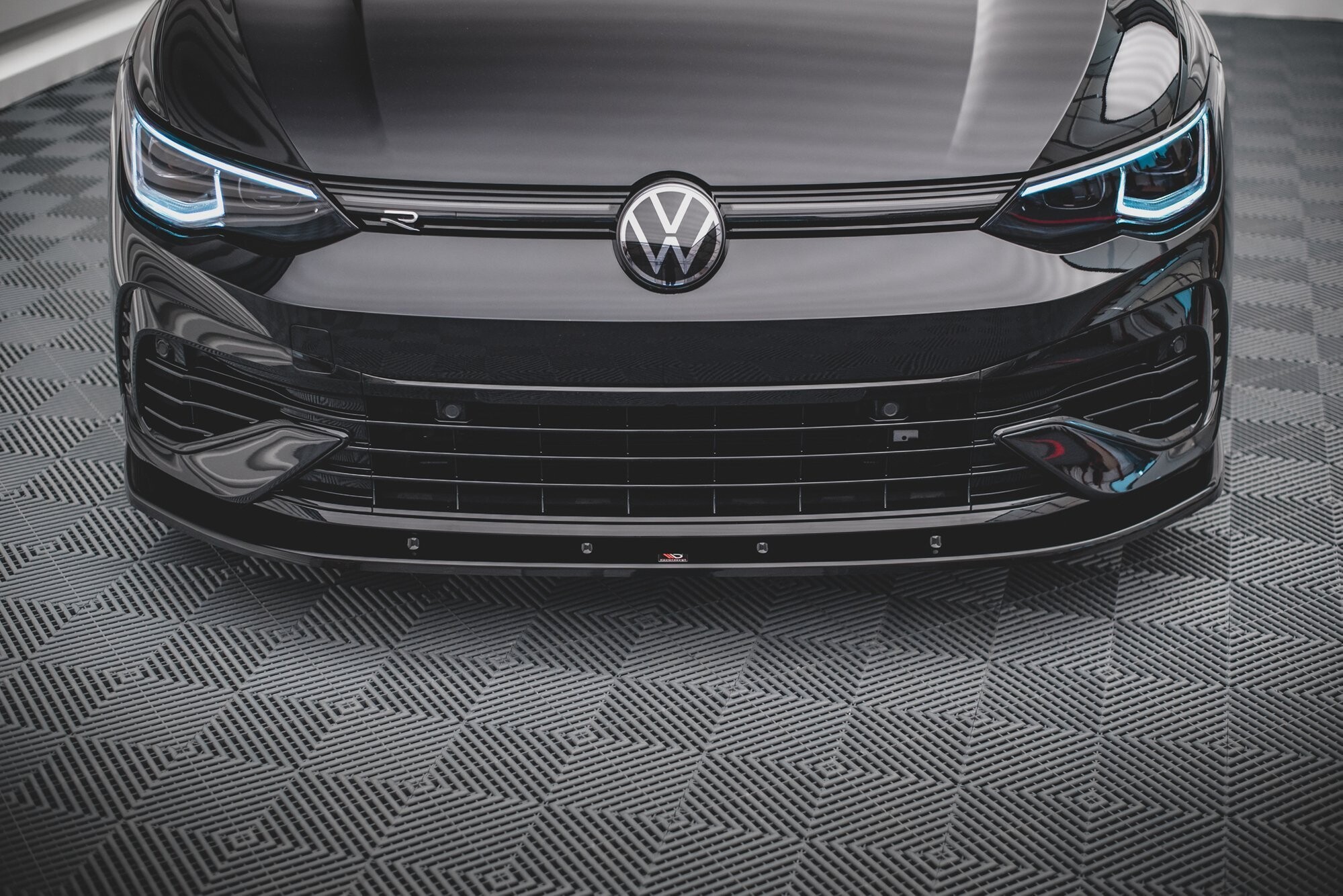 Maxton Design Front Ansatz V.1 für Volkswagen Golf R Mk8 schwarz Hochglanz Maxton Design Front Ansatz V.1 für Volkswagen Golf R Mk8 schwarz Hochglanz