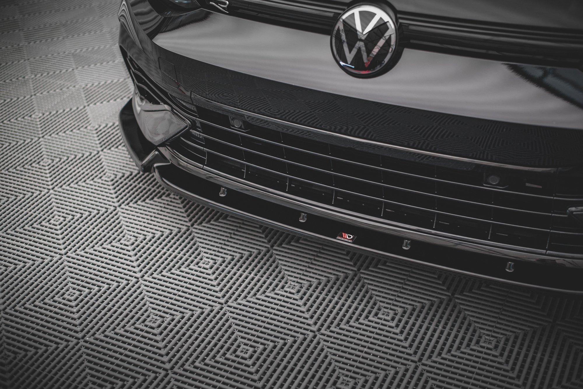 Maxton Design Front Ansatz V.2 für Volkswagen Golf R Mk8 schwarz Hochglanz Maxton Design Front Ansatz V.2 für Volkswagen Golf R Mk8 schwarz Hochglanz
