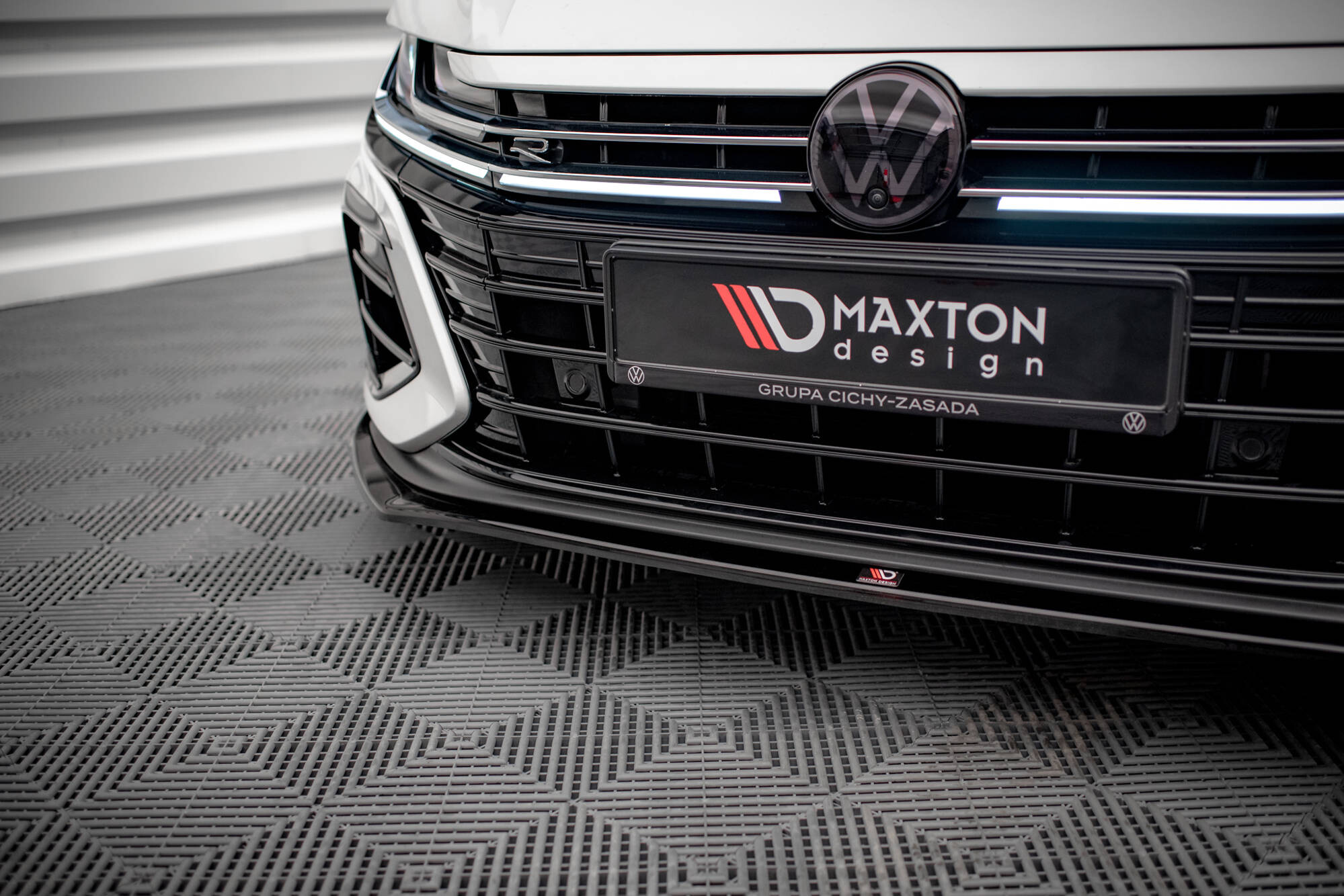 Maxton Design Front Ansatz V.3 für Volkswagen Arteon R schwarz Hochglanz Maxton Design Front Ansatz V.3 für Volkswagen Arteon R schwarz Hochglanz